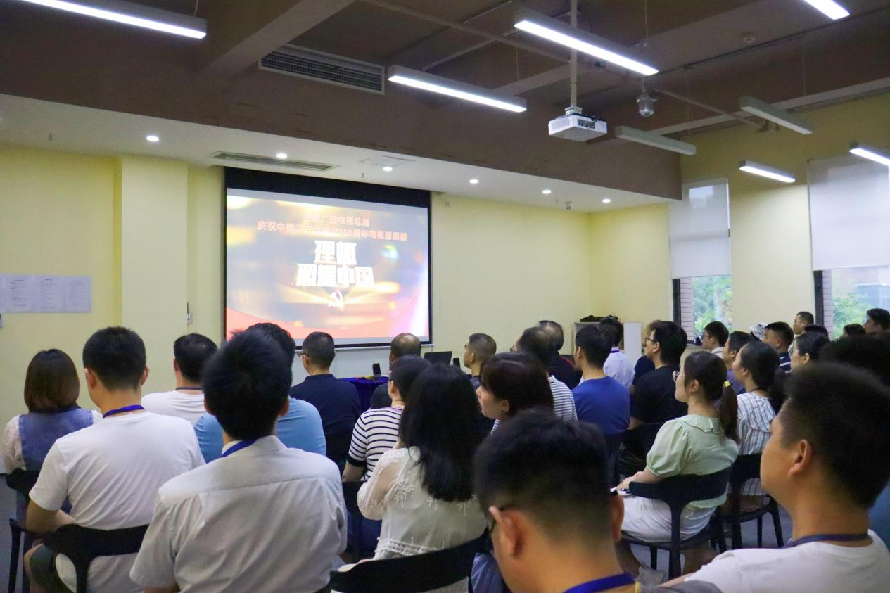 致敬红色经典 共庆建党百年——支部组织红色观影运动